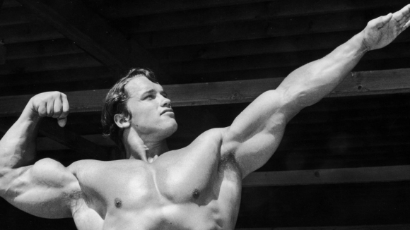 Легендарният културист Арнолд Шварценегер който се възстановява след сърдечната операция