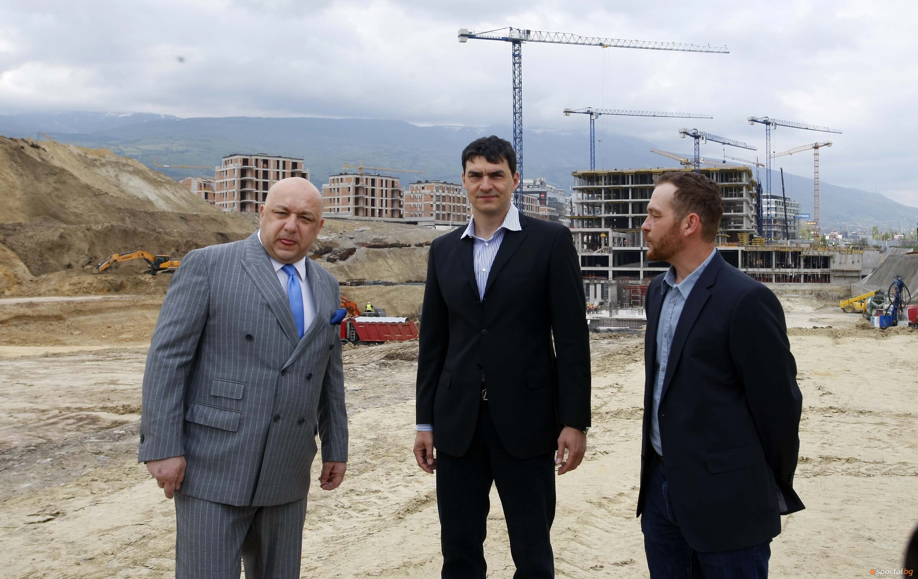 Министърът на младежта и спорта Красен Кралев посети строежа на