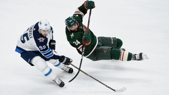Уинипег се класира за втория кръг на плейофите в НХЛ