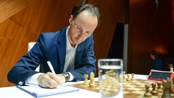 Веселин Топалов направи реми в третия кръг на силния турнир