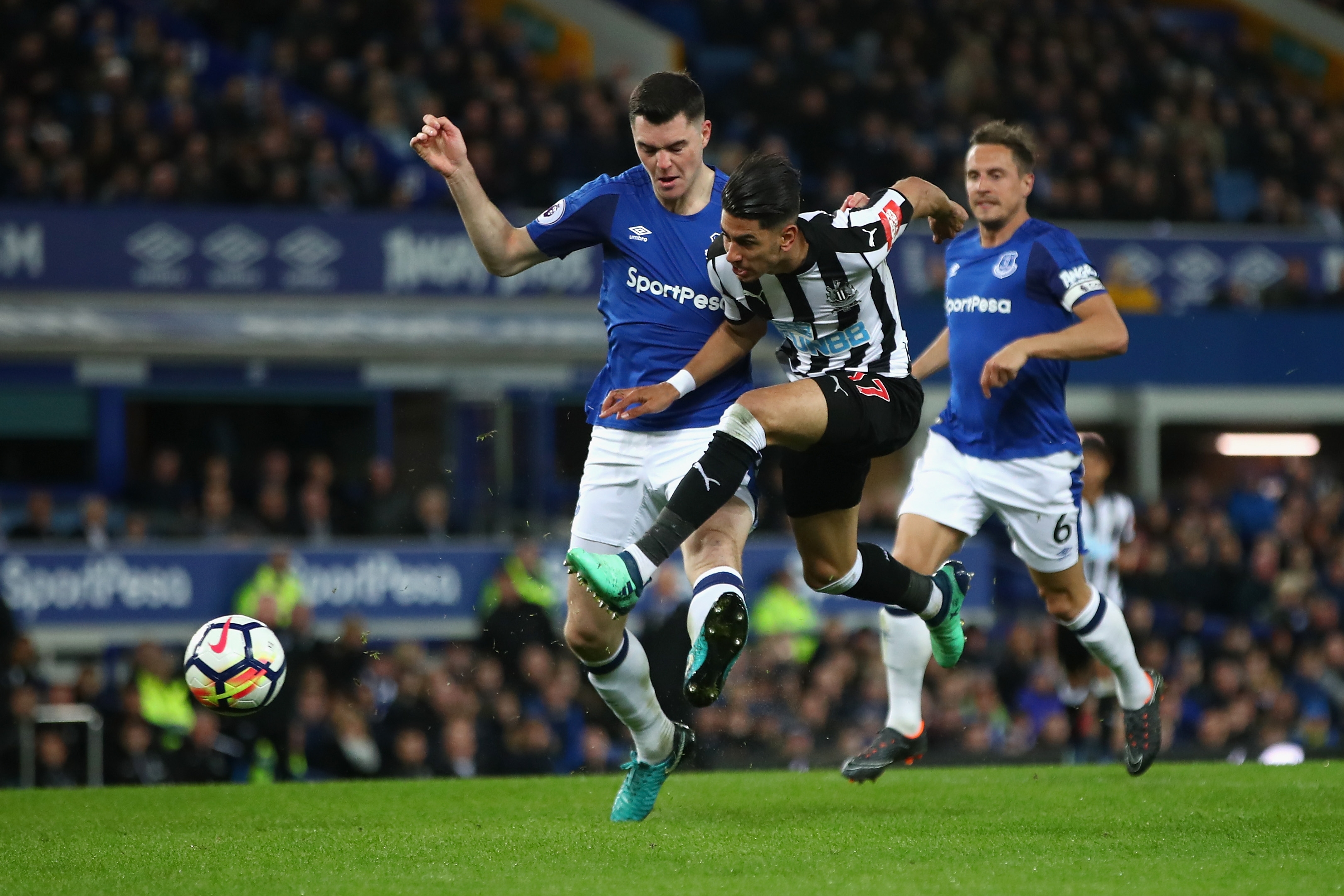 Бившият английски национал Тио Уолкът донесе победата на Евертън с