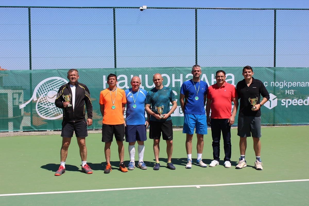 Лято през април посрещна участниците в първия за сезона турнир