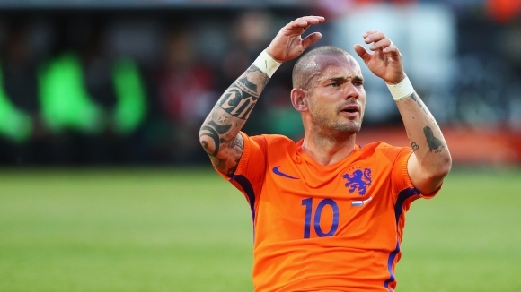 Полузащитникът Ал Гарафа Катар Уесли Снайдер ще изиграе последния си мач