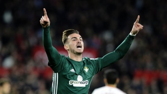 Полузащитникът на Бетис Фабиан Руис Пеня е една от трансферните