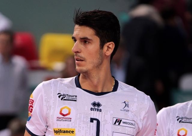 Волейболният национал Светослав Гоцев взриви социалните мрежи с новата си