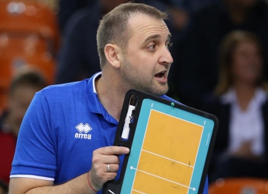 Селекционерът на женския национален отбор по волейбол Иван Петков обяви