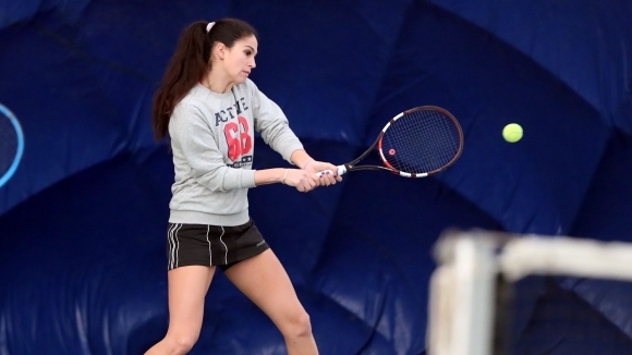 Българката Изабелла Шиникова се класира за втория кръг на турнира