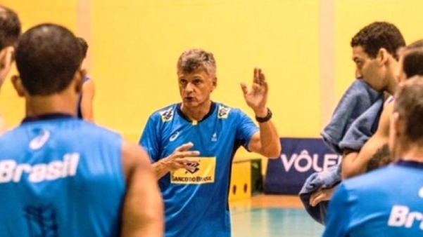 Селекционерът на олимпийския волейболен шампион Бразилия Ренан Дал Зото започна