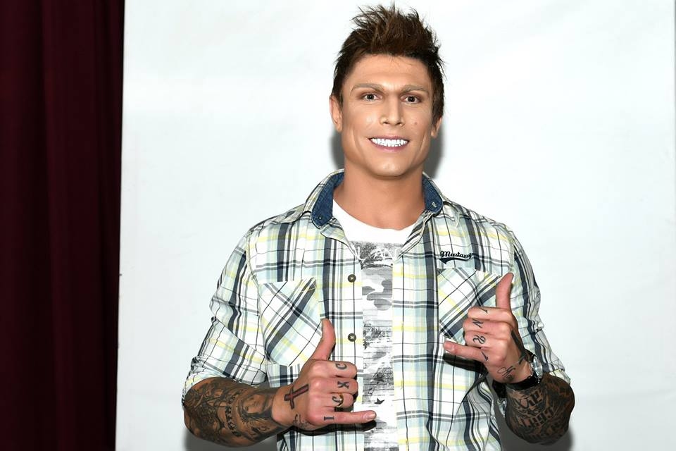 Футболистът ММА боецът а сега и певец и шоумен Даниел