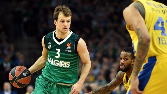 Канадският гард Кевин Пангос е на челно място в летния