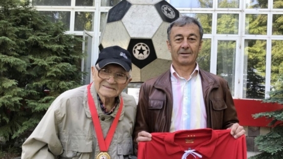 Най-възрастният ветеран на ЦСКА - Ганчо Василев, посети стадион Българска
