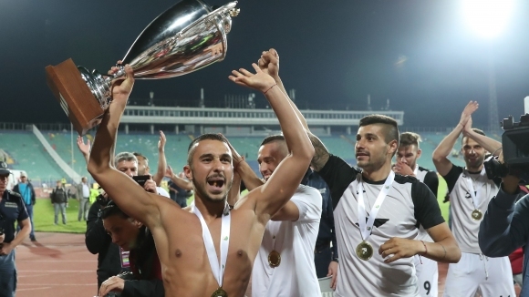 Спечелената от Славия купа на България вече е на стадион