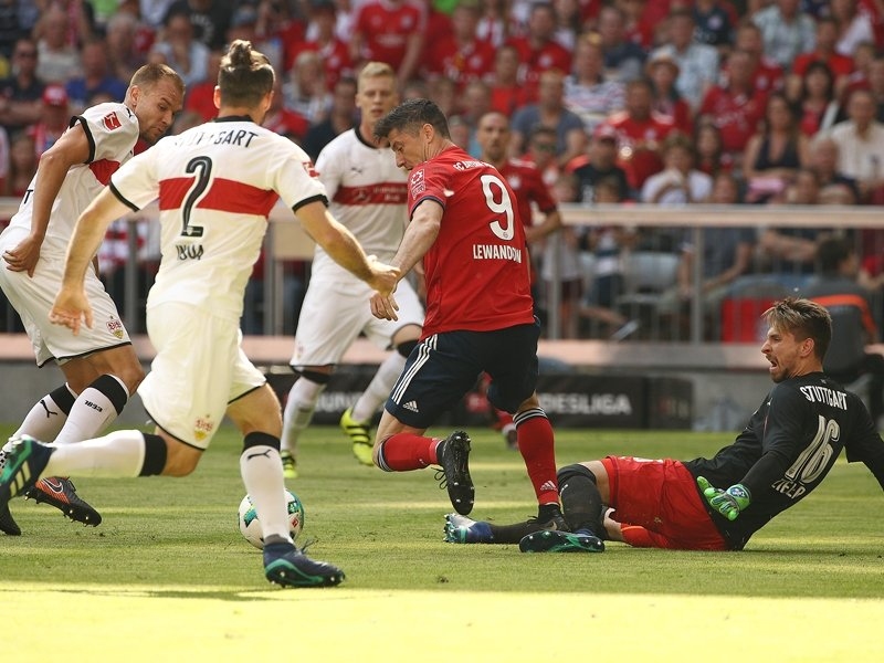 Байерн Мюнхен приема Щутгарт в среща от финалния кръг на