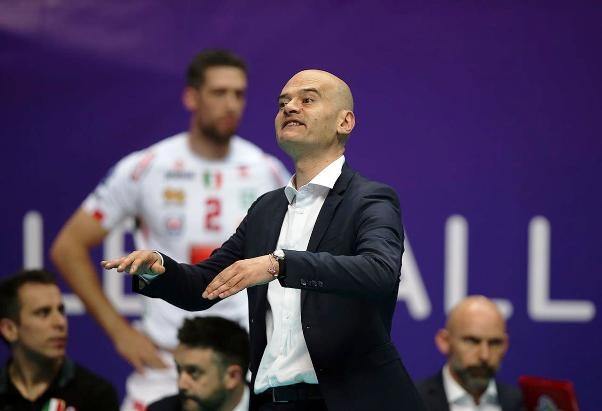 Треньорът на италианския волейболен гранд Кучине Лубе Чивитанова където играе