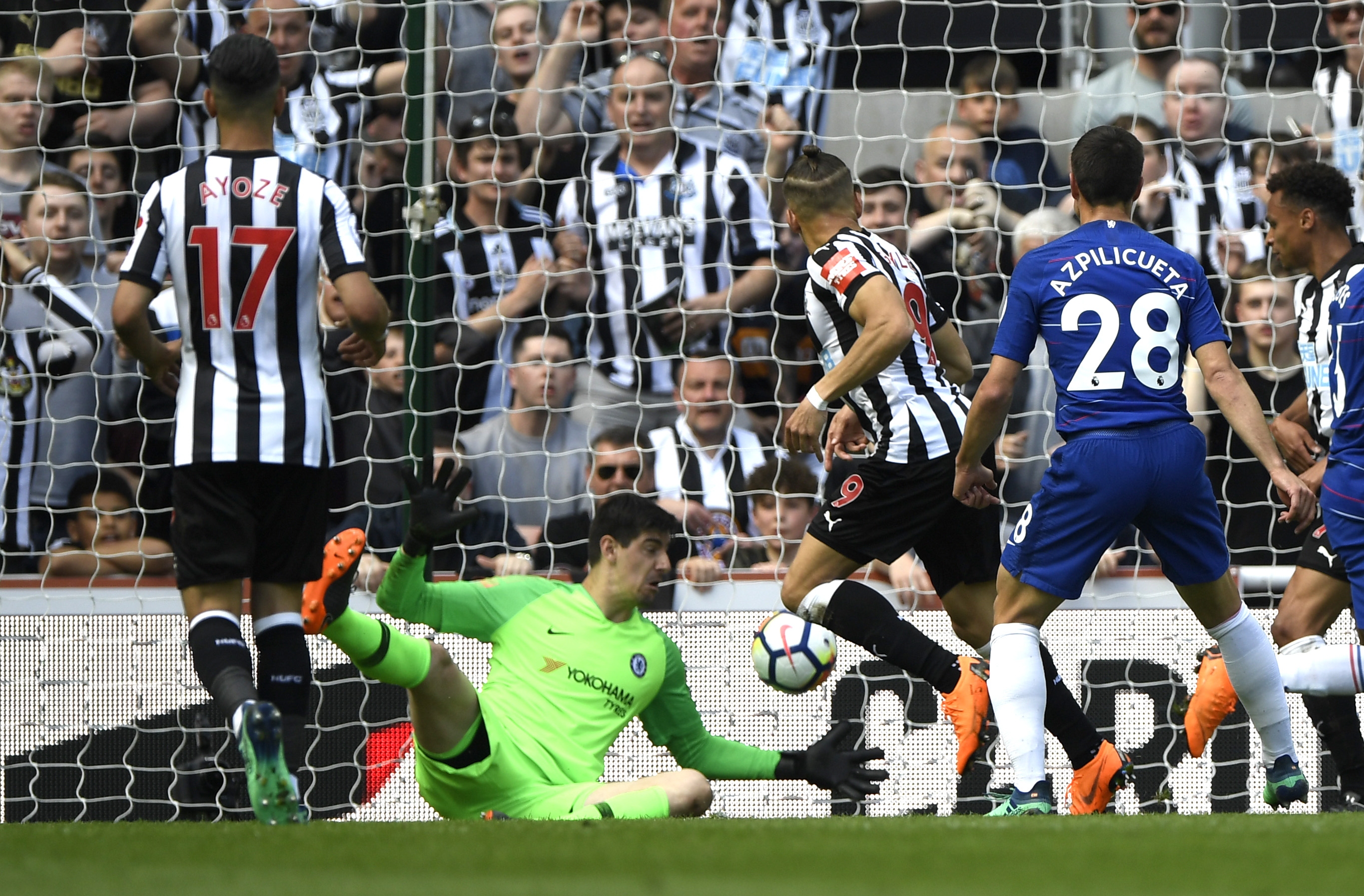 Челси се надява на добри новини от Анфийлд но в