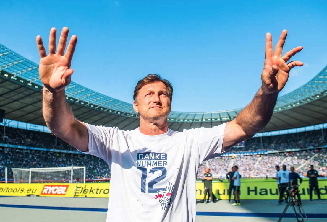 Ралф Хазенхютъл ще остане наставник на РБ Лайпциг и през