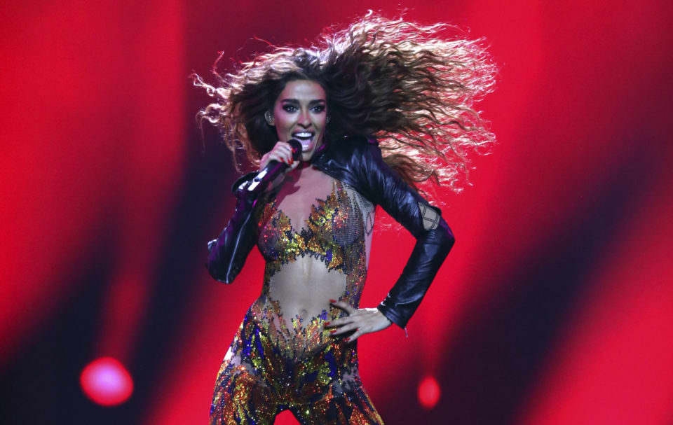 Зрителите на тазгодишната Евровизия луднаха по красивата кипърска певица Елени