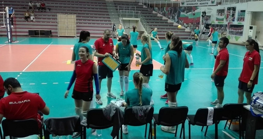 Женският национален отбор по волейбол на България който води подготовка