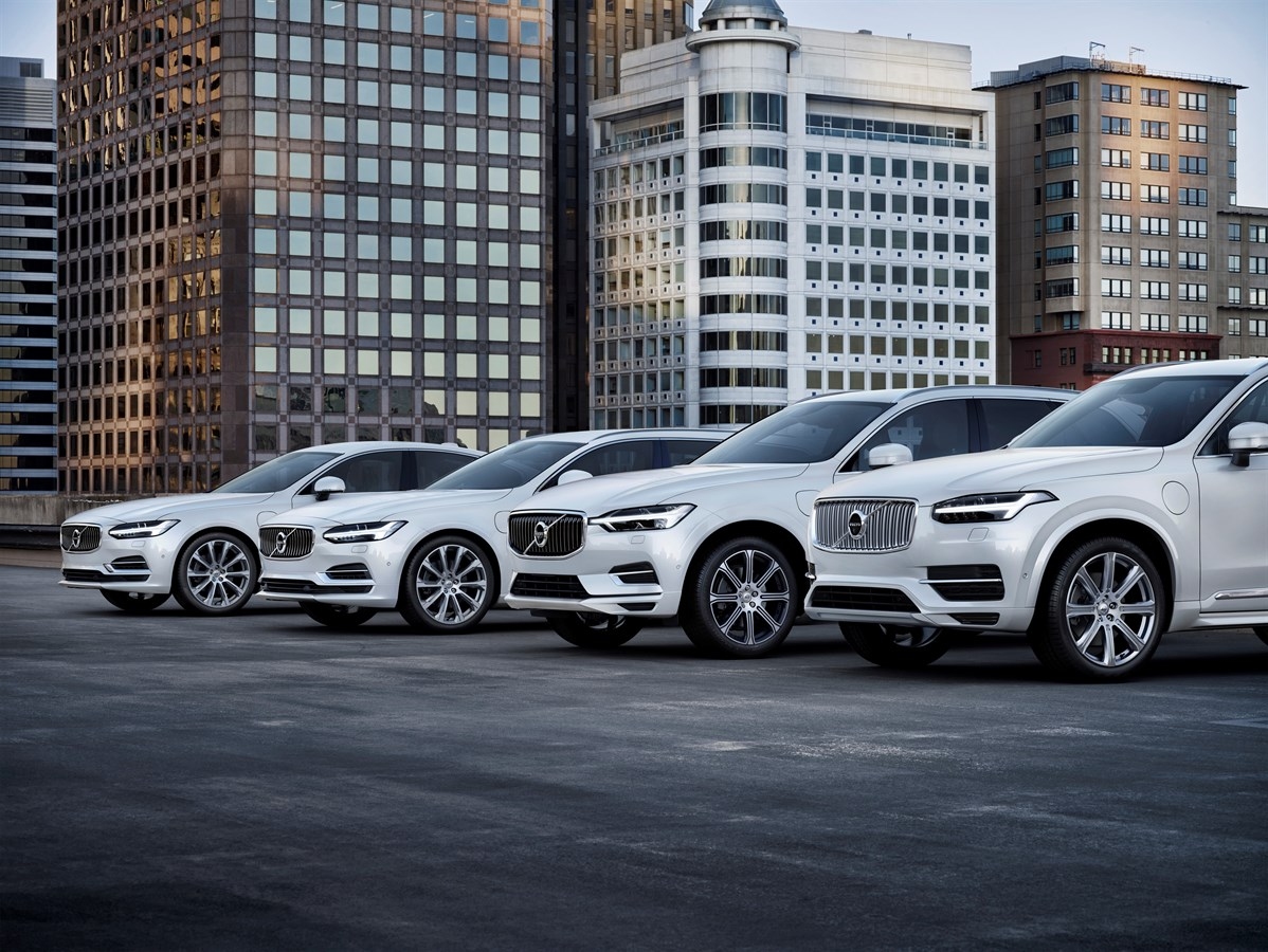 Новото Volvo S60 чиято световна премиера ще се състои до
