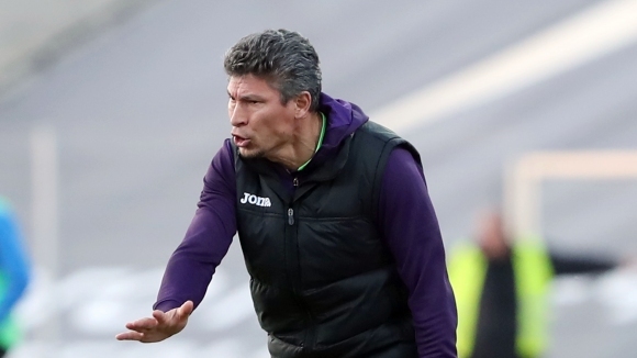 Наставникът на Етър Красимир Балъков беше изключително бесен на почивката