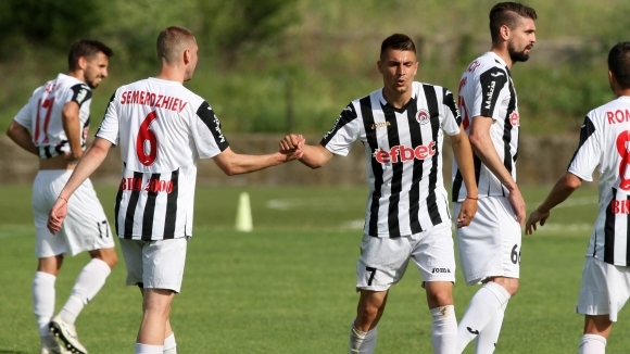 Наставниците на Ботев Гълъбово и Локомотив София определиха стартовите си