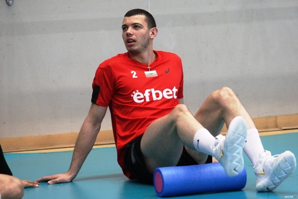 Волейболистът на Нефтохимик 2010 (Бургас) Илия Петков ще дебютира това