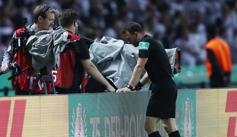 От Айнтрахт Франкфурт не отричат че е имало нарушение за