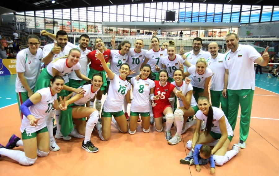Женският национален отбор по волейбол на България излиза срещу Украйна
