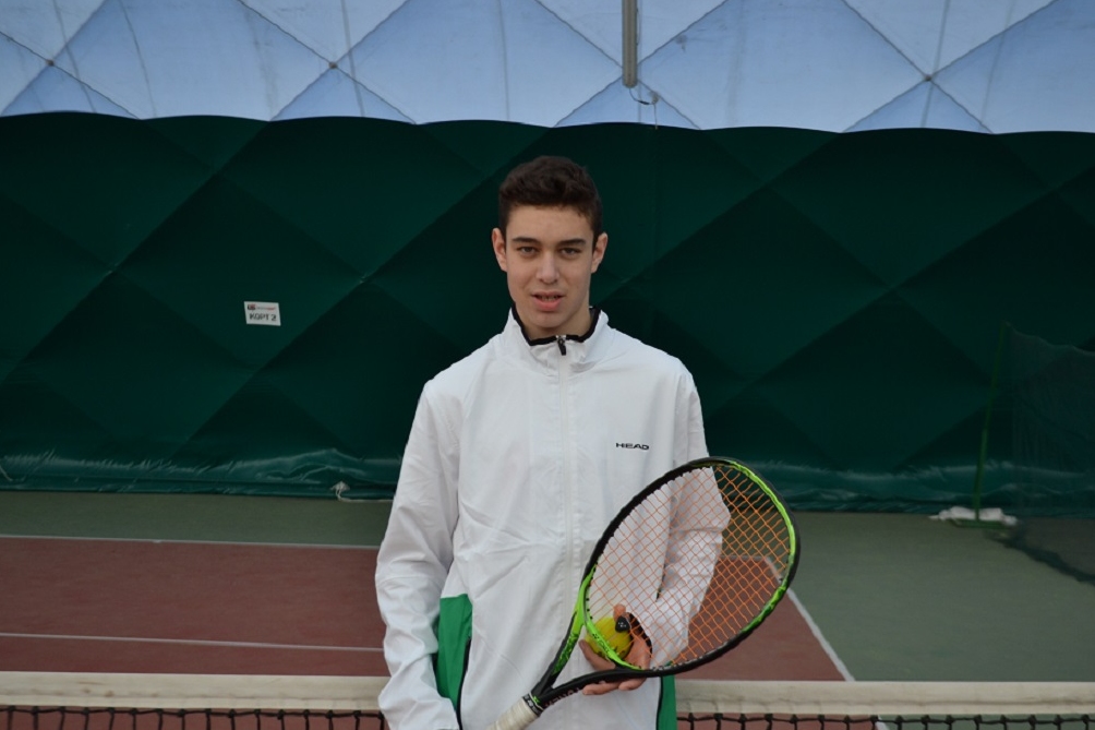 Пет победи от пет мача записаха българските млади тенисисти на