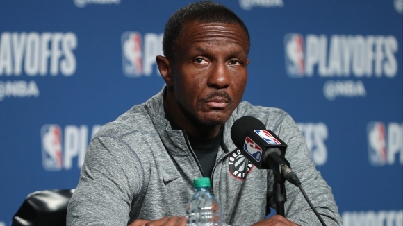 Бившият треньор на Торонто Дуейн Кейси е кандидат за свободната