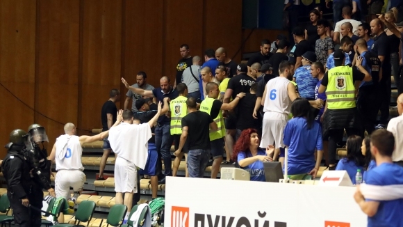 Отборите на Левски Лукойл и Балкан (Ботевград) играят в мач