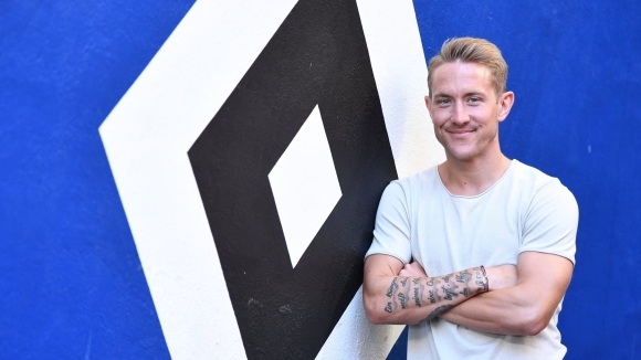 Полузащитникът Люис Холтби поднови договора си с Хамбургер за още