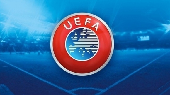 Европейските футболни клубове трябва да обявяват заплатите които плащат както