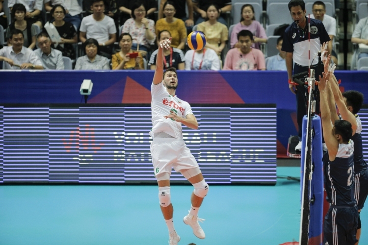 Волейболният национал Розалин Пенчев който изигра страхотен мач за отбора