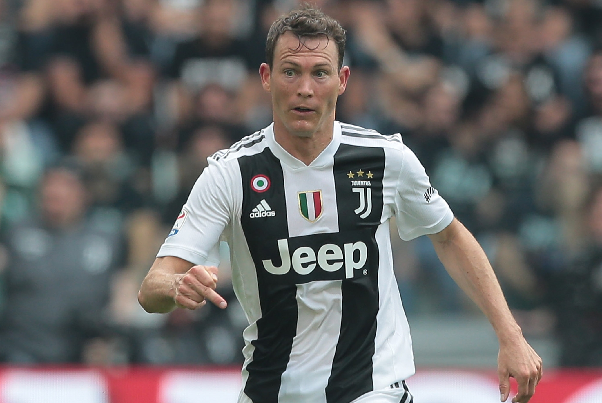 Защитникът на Ювентус Стефан Лихтщайнер води преговори за трансфер в
