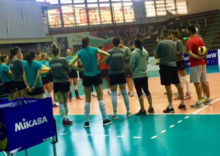 Женският национален отбор по волейбол на България, който е воден