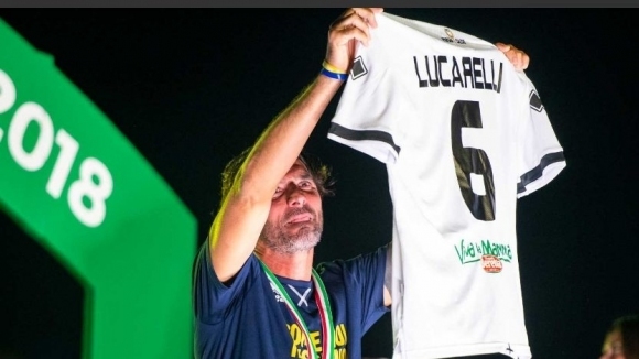 Легендата на Парма Алесандро Лукарели обяви края на кариерата си.