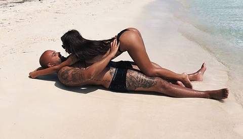 Доста е горещо на плажа в Пунта Кана Но не