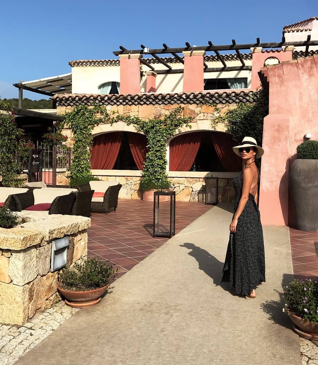 Никол Шерцингер напусна Париж и се отправи към средиземноморския остров