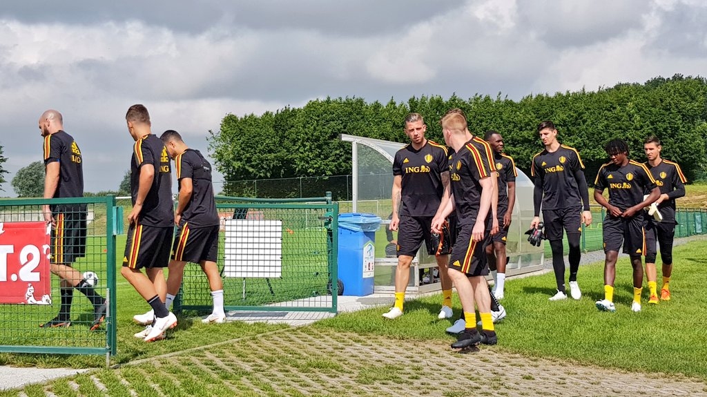 Белгийските национали почетоха жертвите от Лиеж с минута мълчание по