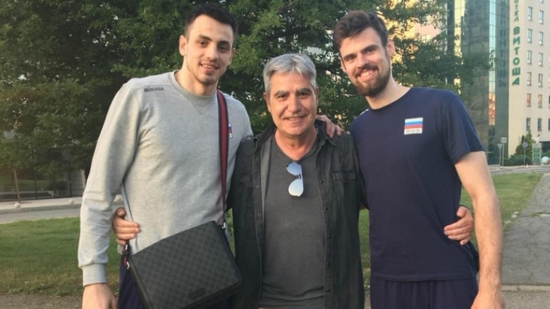 Руските волейболни национали се превърнаха в истинска атракция из софийските