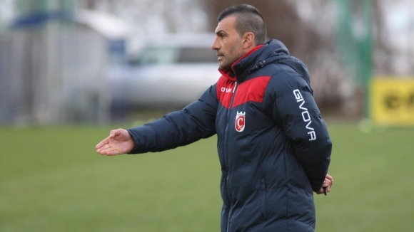 Старши треньорът на Свобода Пещера Георги Мечечиев няма да може