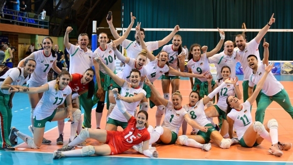 Волейболистките от националния отбор на България запазиха реални шансовете си