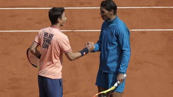 Едно от момчетата подаващи топките на Ролан Гарос си спечели