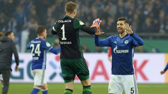 Шалке 04 подписа нови договори с вратаря Ралф Феерман и