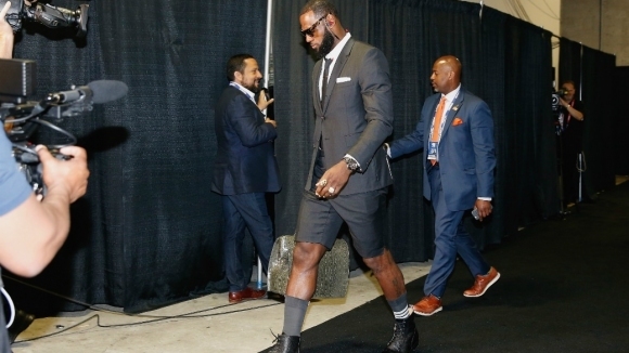 ЛеБрон Джеймс знае как да се облича и да провокира