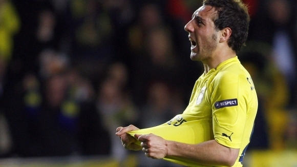 Испанският Виляреал приюти Сантиаго Касорла От Естадио де ла Серамика