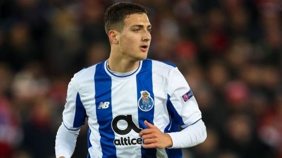 Португалският бранител Диого Далот е преминал медицински прегледи в Манчестър