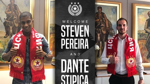 Защитникът Стивън Перейра и вратарят Данте Стипица подписаха договори с