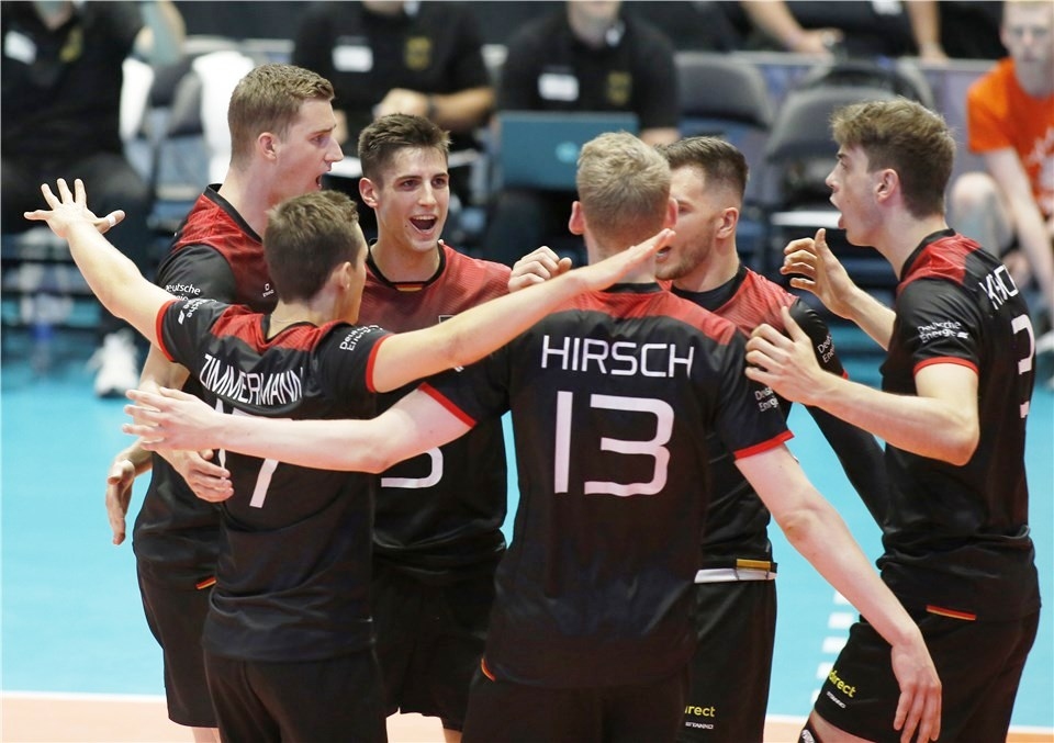 Европейският волейболен вицешампион Германия запази минимални шансове за финалите на
